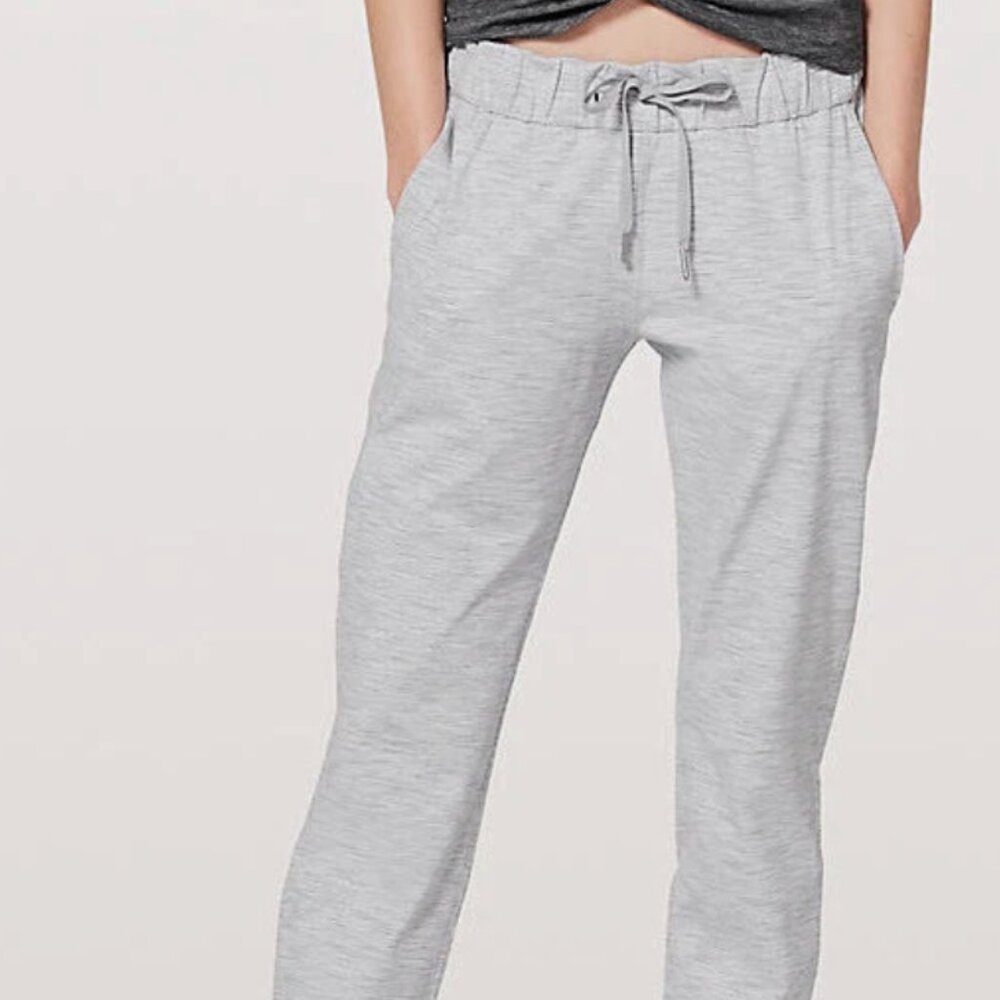 Lululemon On the Fly Luxtreme 7/8 Size 8 Nimbus